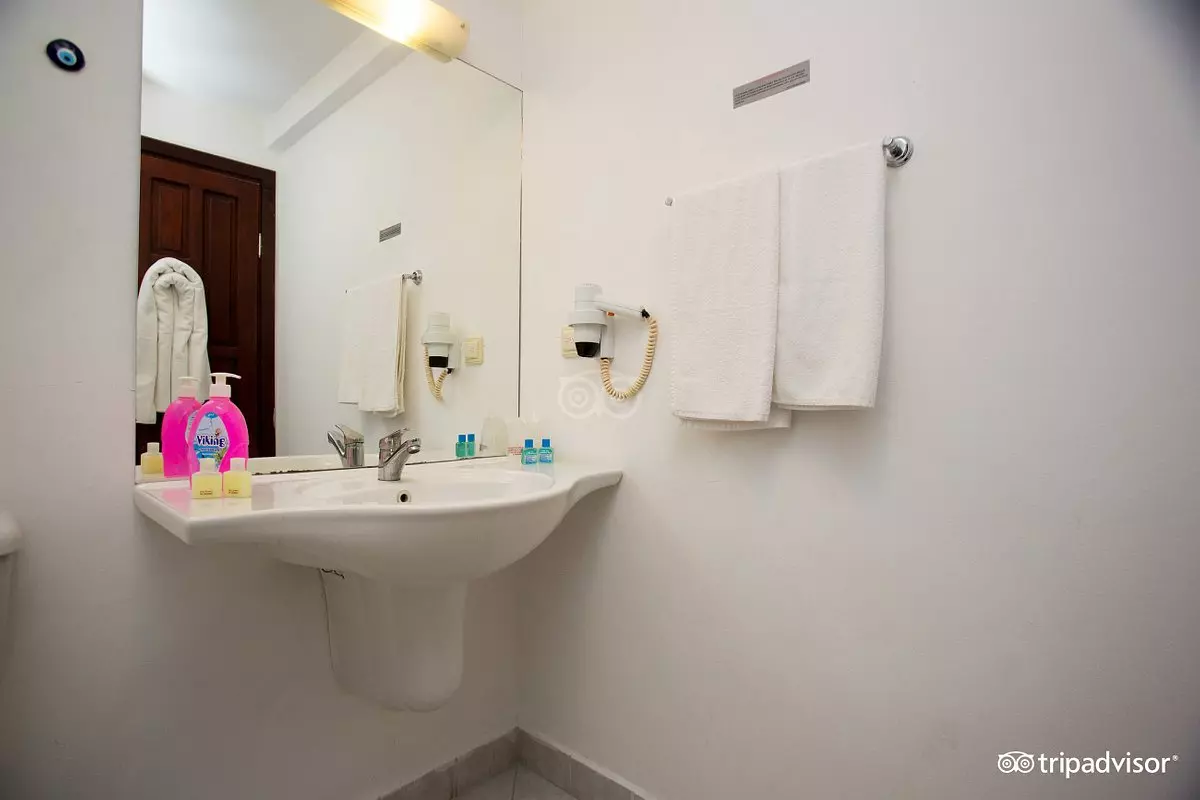 Serhan Hotel BATHROOM.jpg Serhan Hotel BATHROOM.jpg